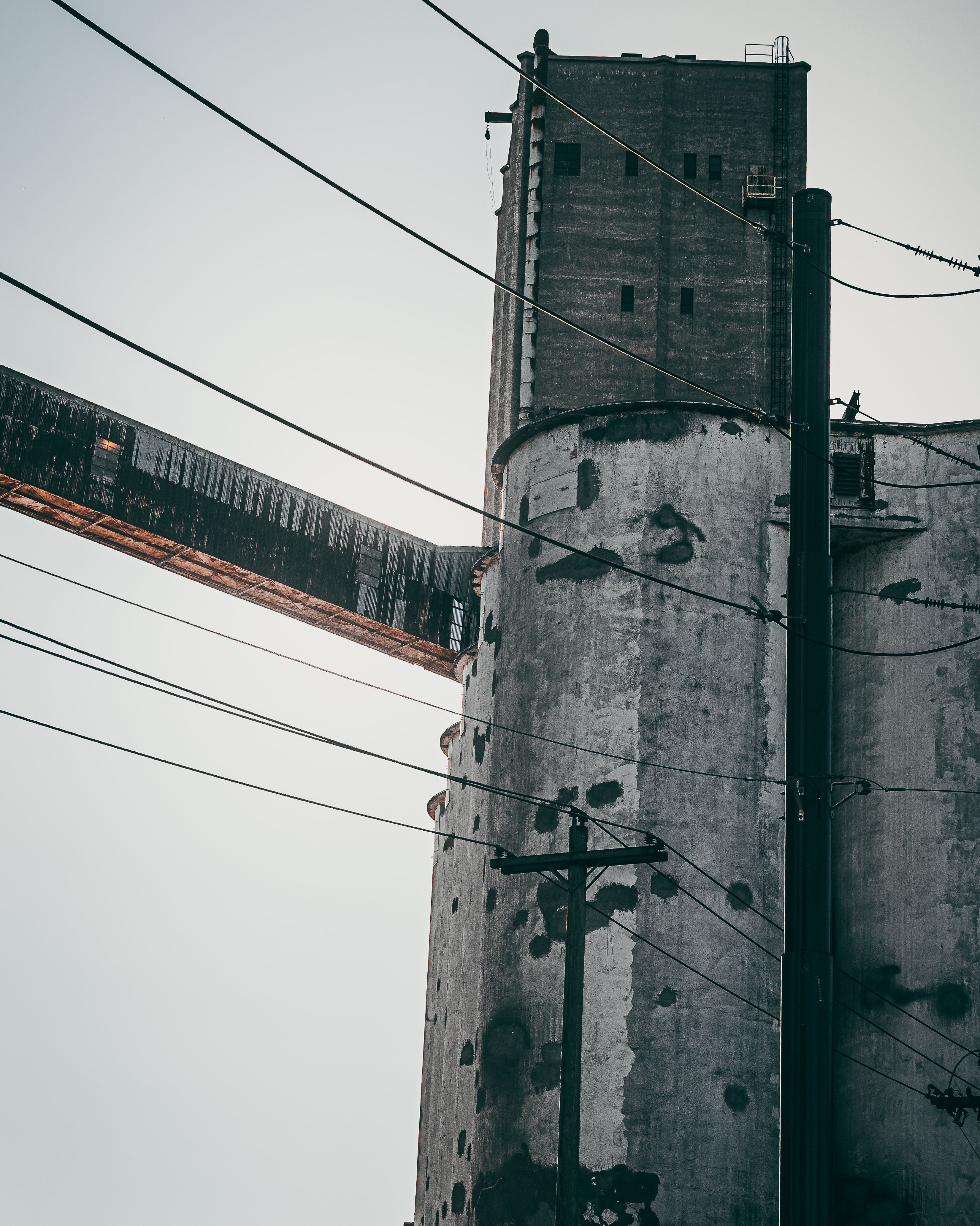 Grain elevator structure